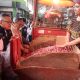 Kepala Kanwil IV KPPU, Dendy R. Sutrisno bersama tim gabungan Satgas Pangan Polda Jatim, Disperindag Provinsi Jatim, Dinas Koperasi, Usaha Mikro dan Perdagangan Kota Surabaya, PD. Pasar Surya dan media di Pasar Pabean Surabaya, Minggu (19/5/2024) (kilasjatim.com/dok)