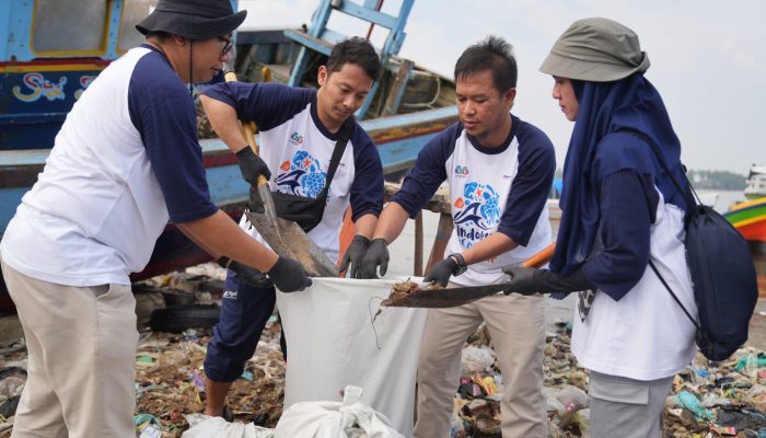 Aksi Bersih Pantai di Pantai Teluk Labuan, PGN Dukung Pantai Makin Bersih dan Lestari
