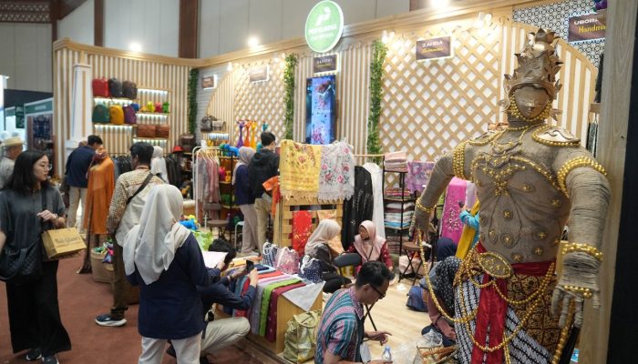 PGN Dampingi Perajin Sulaman Tradisional Unjuk Gigi di Inacraft 2025