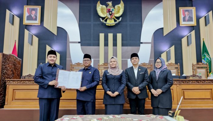 Ketua DPRD Pimpin Rapat Paripurna Bahas P-APBD 2025, Pemkab Pasuruan Fokus pada Program Prioritas