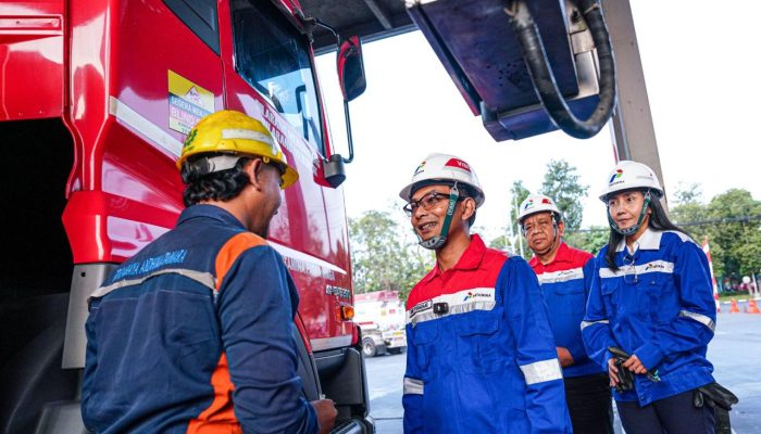 Direktur Pertamina Patra Niaga Tinjau Langsung Tambahan Pasokan BBM di Jember