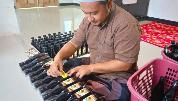 Lestarikan Cita Rasa Khas Rembang, Ahmad Soffa Sukses Kembangkan Sirop Kawista dengan Dukungan RB Rembang