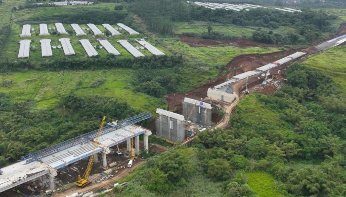 SIG Pasok 29.990 Ton Semen untuk Tol Bocimi, Dorong Pariwisata dan UMKM Jabar