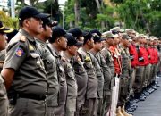 Satpol PP Surabaya Intensifkan Patroli Cegah Bahaya Benang Layangan di Jalan Raya