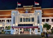 ASN Surabaya Bergerak! Ribuan Bendera Merah Putih Dibagikan Jelang HUT ke-80 RI