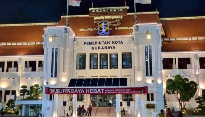 ASN Surabaya Bergerak! Ribuan Bendera Merah Putih Dibagikan Jelang HUT ke-80 RI