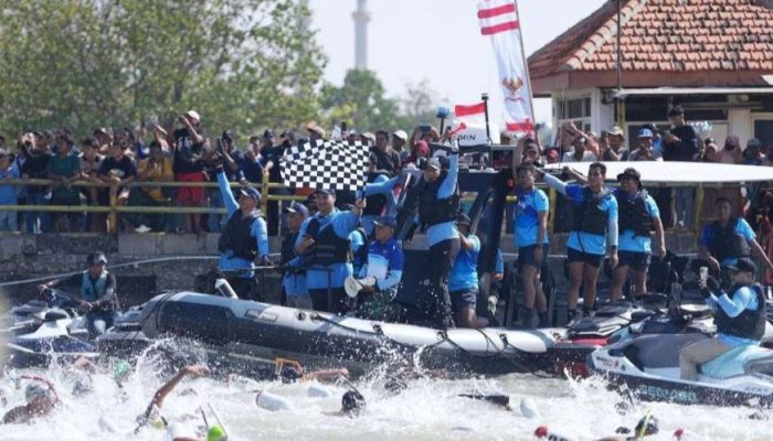 Piala Kasal 2025: Menpora Lepas Ratusan Perenang Fin Swimming