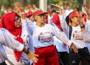 Ratusan Lansia Surabaya Ikuti Senam Sehat di Balai Kota