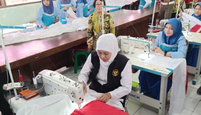 Pelajar Jatim Jahit Bendera Raksasa 80.000 Meter untuk Pecahkan Rekor MURI