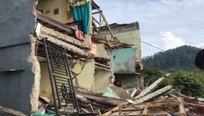Gempa M 4,9 Guncang Bekasi, Satu Mushola Roboh dan Layanan Kereta Terganggu