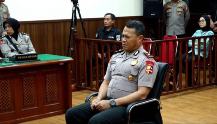 Kompol Kosmas Dipecat Polri Usai Rantis Brimobnya Lindas Ojol Affan hingga Tewas.