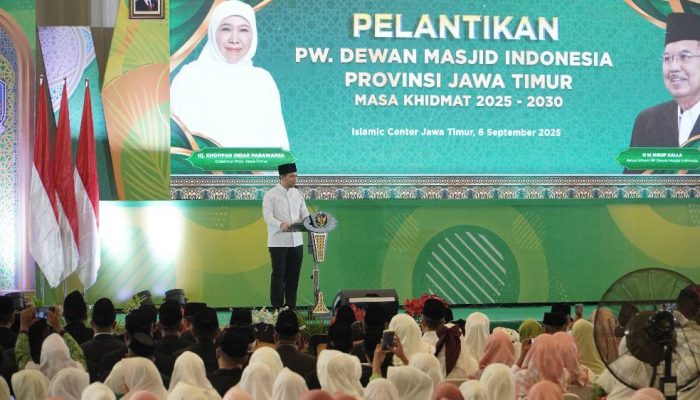 Emil Dardak Hadiri Pelantikan DMI Jatim, Sampaikan Pesan Gubernur dari Bawean