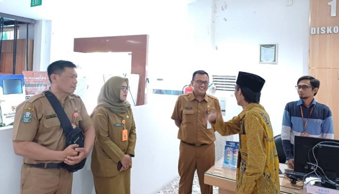 Peringati Right to Know Day, Komisi Informasi Jatim Nobatkan 15 Desa sebagai ‘Desa Terang’