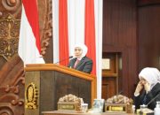 Khofifah Pimpin Doa Bersama untuk Korban Ambruknya Musala Ponpes Al-Khoziny di Paripurna DPRD Jatim