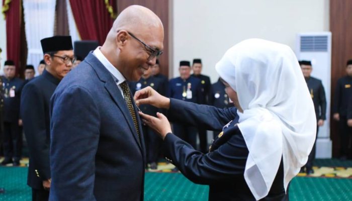 Ketua Umum PWI Akhmad Munir Raih Lencana Kehormatan Tertinggi Jatim “Jer Basuki Mawa Beya”