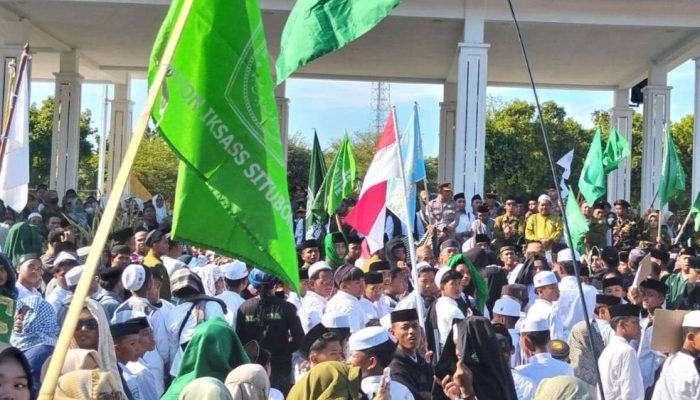 Santri Situbondo Gelar Aksi Akbar, Tuntut Pencabutan Izin Operasional Trans7