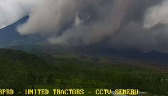 Gunung Semeru Kembali Aktif, Awan Panas Guguran Capai 4 Kilometer