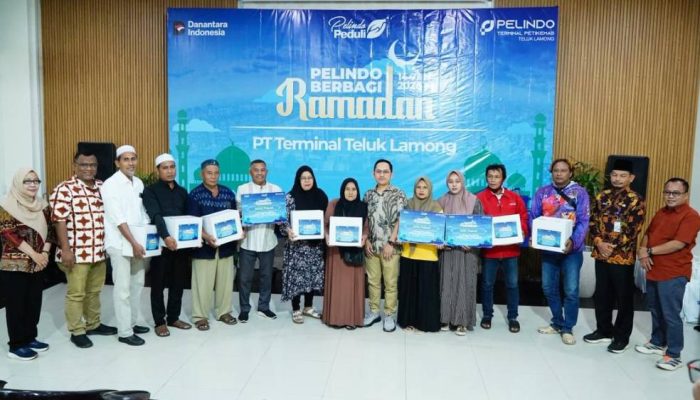 Program Pelindo Berbagi Ramadhan, Terminal Teluk Lamong Salurkan Sembako dan Santunan