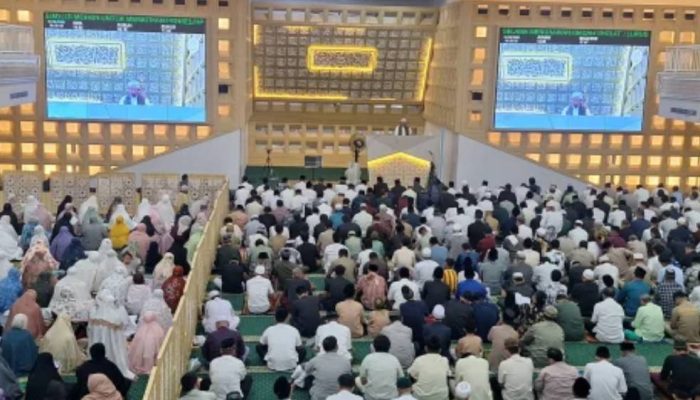 Suasana Khidmat Salat Idulfitri 1447 H di Masjid Raya Islamic Center Surabaya