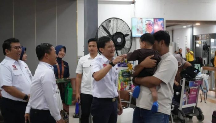 Penjualan Tiket Tinggi, Dirut KAI Sidak Layanan di Jember dan Surabaya