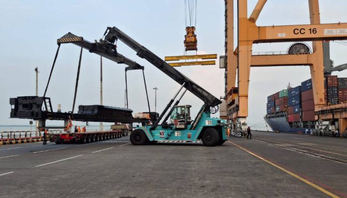 TPS Perkuat Peran sebagai Gateway Ekspor Produk Perkeretaapian PT INKA