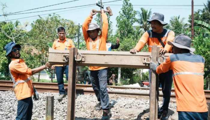 Antisipasi Libur Sekolah, KAI Daop 9 Jember Tutup 11 Perlintasan Liar demi Keselamatan