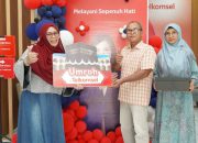 Pelanggan Setia Sejak 2009, Warga Magetan Diganjar Hadiah Umrah dari Telkomsel