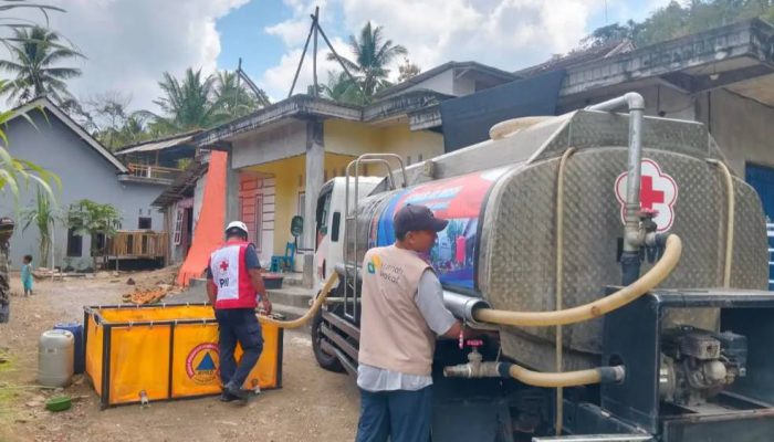 BPBD Malang Tangani Karhutla, Distribusi Air Bersih Tembus 1 Juta Liter