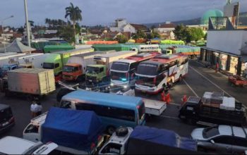 Polda Jatim Kerahkan 60 Personel Atasi Antrean Panjang Pelabuhan Ketapang