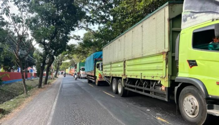 Antrean Panjang Truk Menuju Bali Terjadi Lagi di Pelabuhan Ketapang Banyuwangi