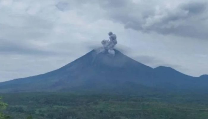 Gunung Semeru Kembali Erupsi, Zona Bahaya hingga 17 Kilometer dari Puncak