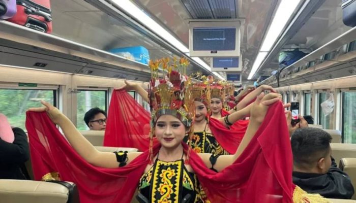 KAI Daop 9 Jember Hadirkan Gandrung On Train, Promosikan Budaya Banyuwangi