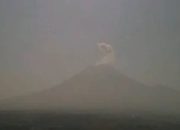 Gunung Semeru Erupsi Enam Kali, Warga Dilarang Beraktivitas di Zona Rawan
