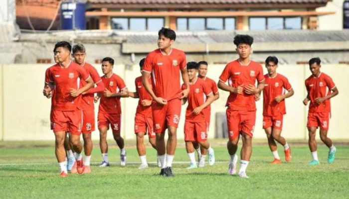 Leonard Tupamahu Buka Peluang Pemain Muda Deltras FC Tampil di League Cup