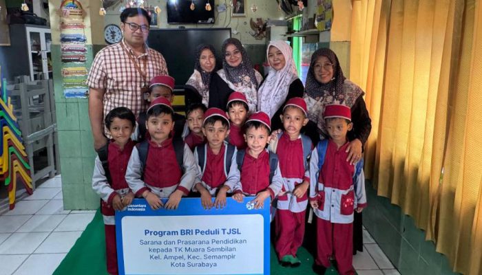 BRI Kertajaya Salurkan Bantuan Fasilitas Sekolah untuk TK Muara Sembilan