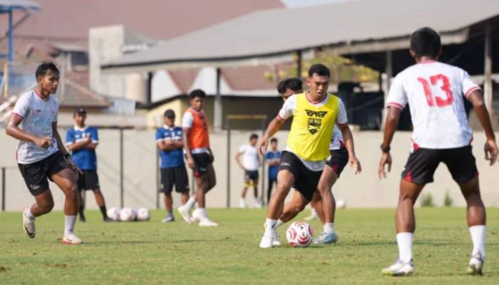 Aji Santoso Tunggu Jadwal I.League Cup Sebelum Rotasi Pemain De Red FC