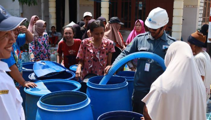 Lewat DPL Peduli, PT Dok Pantai Lamongan Salurkan 80.000 Liter Air Bersih
