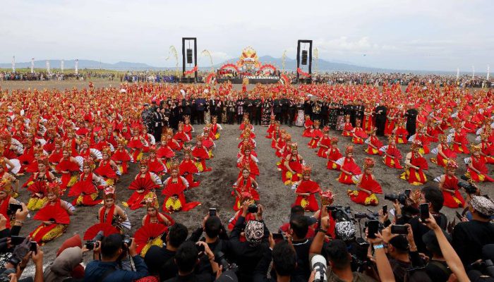 Gandrung Sewu 2026 Hadir dengan Konsep Glow in the Dark, Hotel dan Penerbangan Banyuwangi Penuh