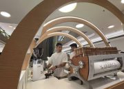 Manjakan Pecinta Kopi Surabaya, % Arabica Buka Gerai Terbaru Berdesain Modular Unik